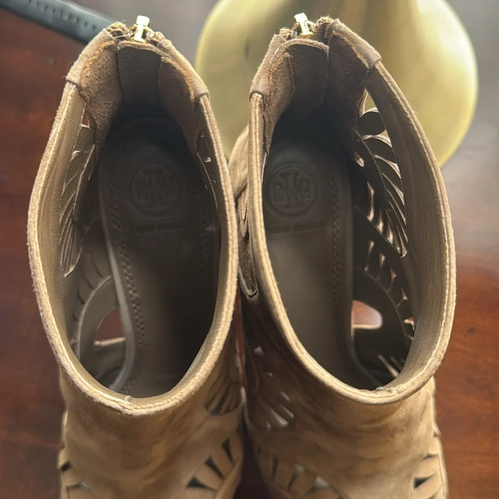 Women’s Tory Burch boot heels - Picture 5 of 5